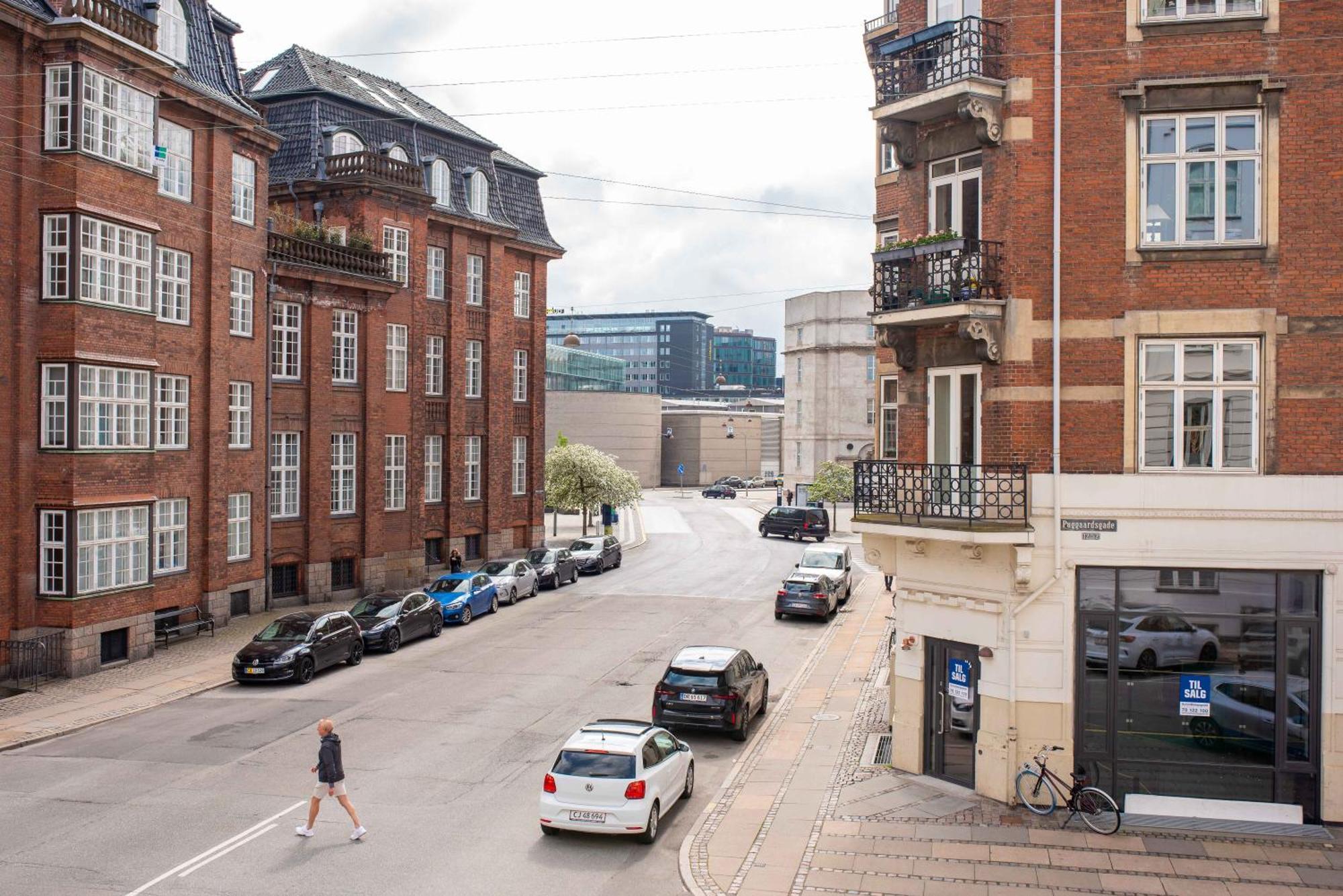 Apartment Large In By Tivoli Gardens