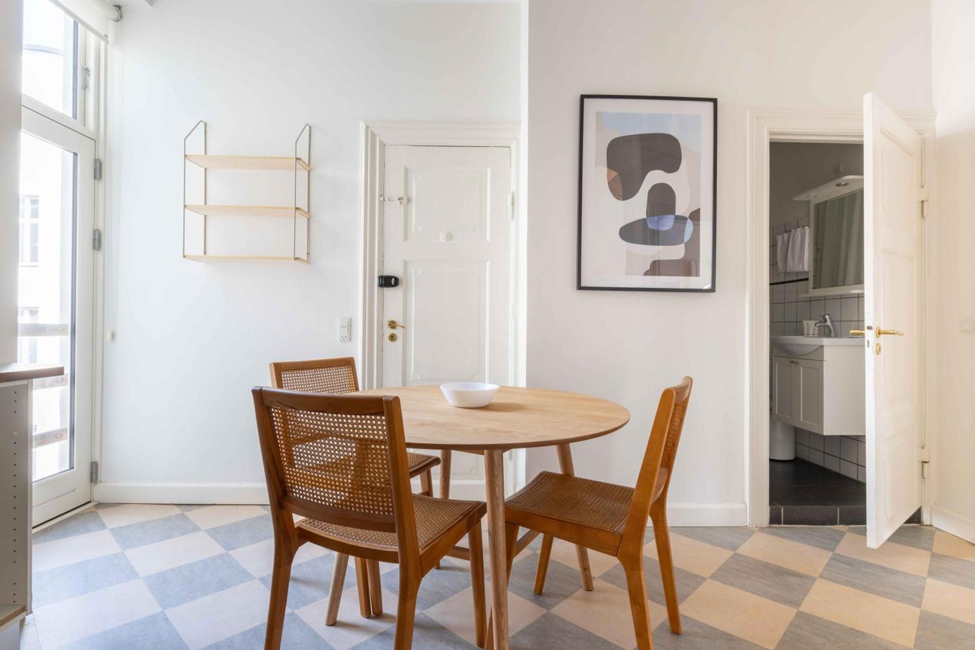 Large In By Tivoli Gardens Apartment *