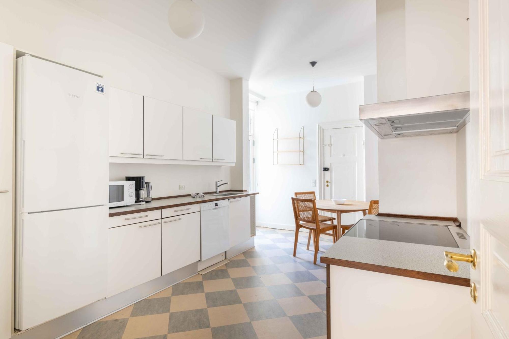 Large In By Tivoli Gardens Apartment *